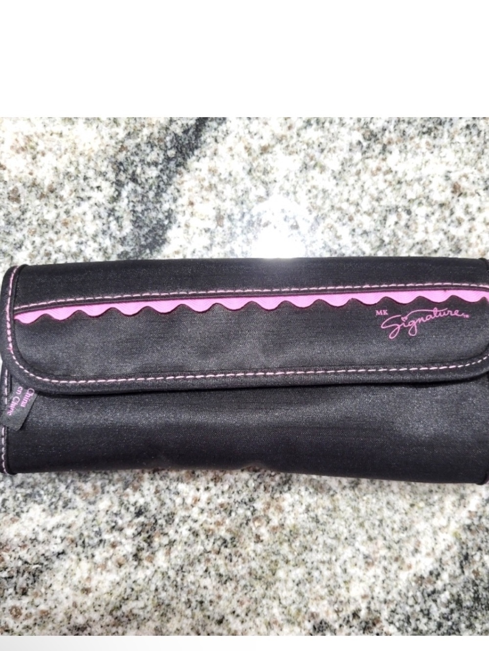 MK SIGNATURE Makeup Brush Case Mary
Kay Cosmetics Black with pink trim